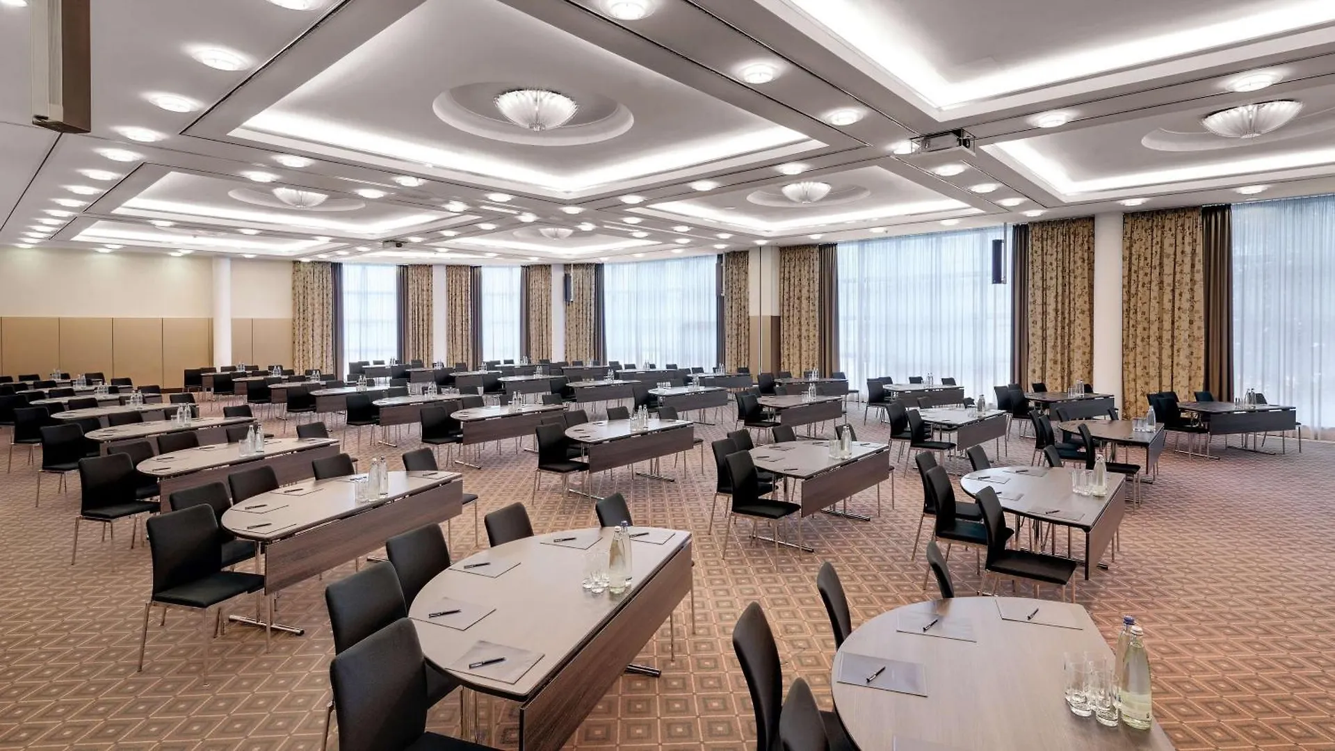 Hotel Hilton Munich Airport Schwaig bei Nürnberg 4*,